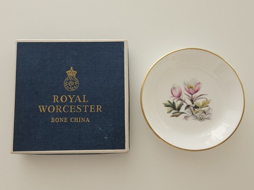 Boxed vintage pin dish royal - vintage,