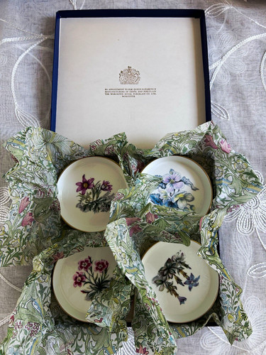 Royal worcester porcelain - royal,